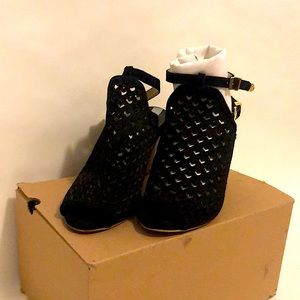 Matt Bernson Maja sandal in great condition